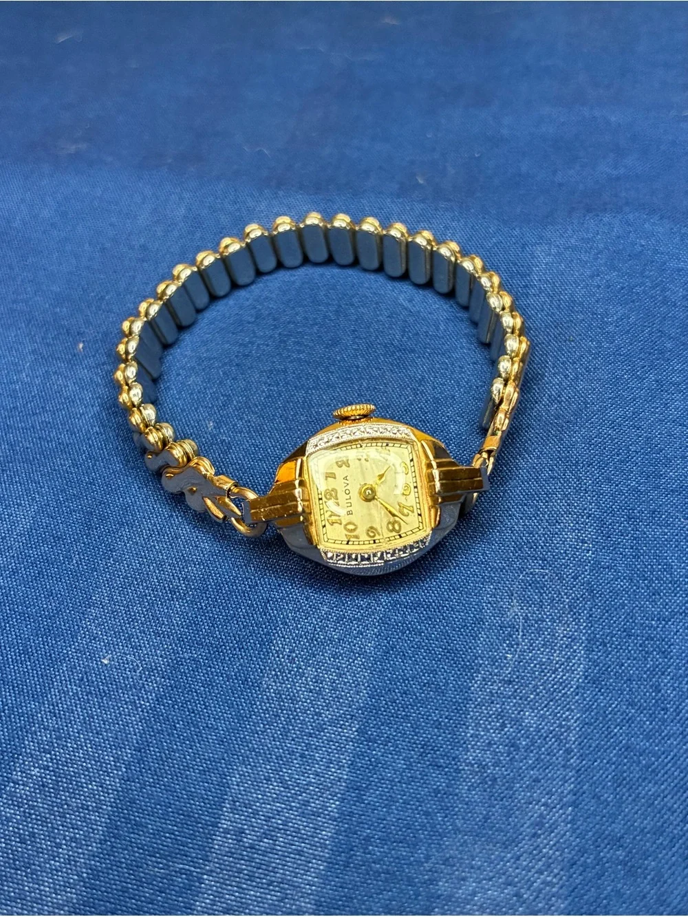 Vintage Bulova Women's Rose Gold Bracelet Watch with Decorative Links